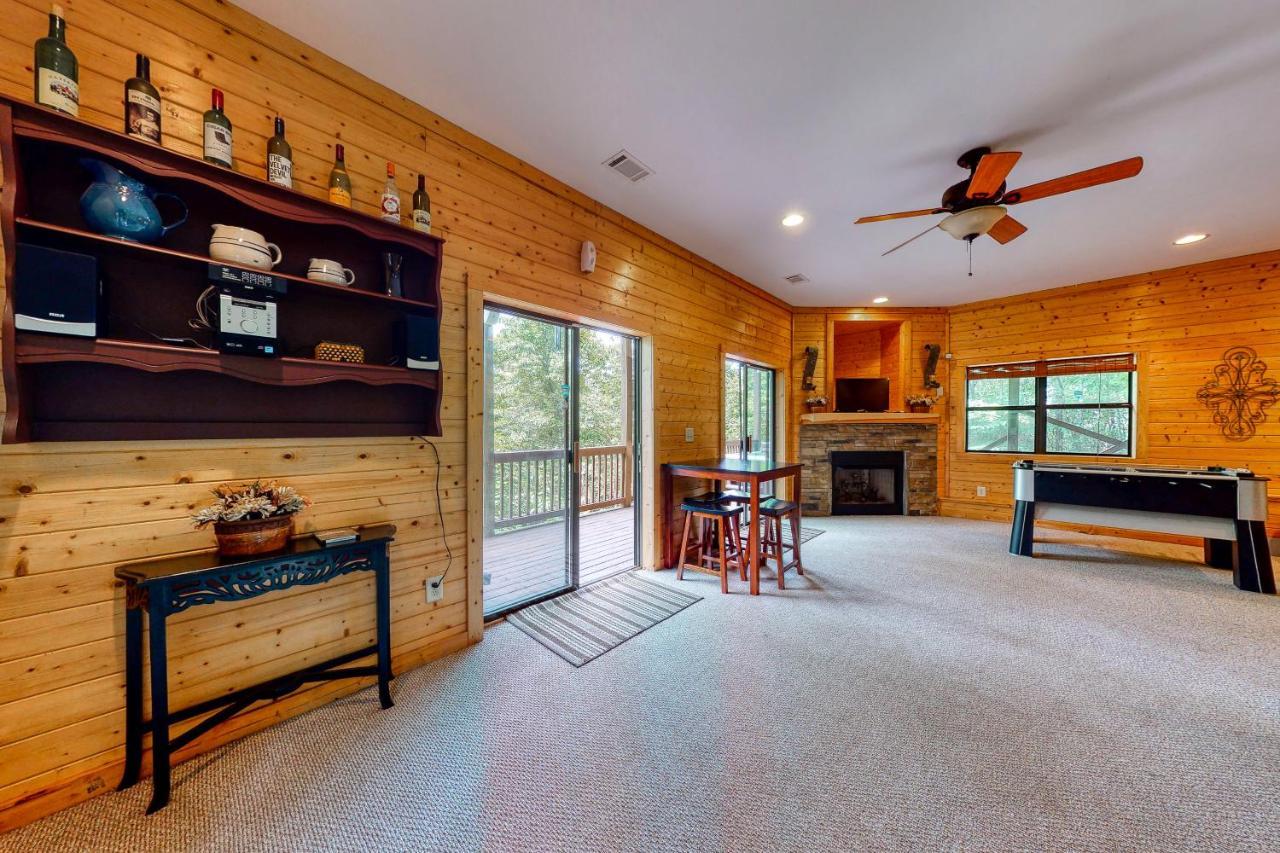 Red Roof Retreat Villa Cleveland Exterior photo