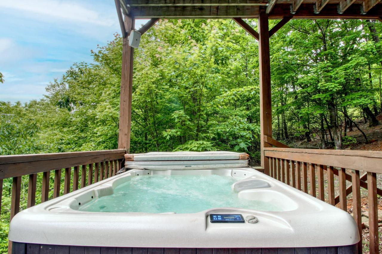 Red Roof Retreat Villa Cleveland Exterior photo