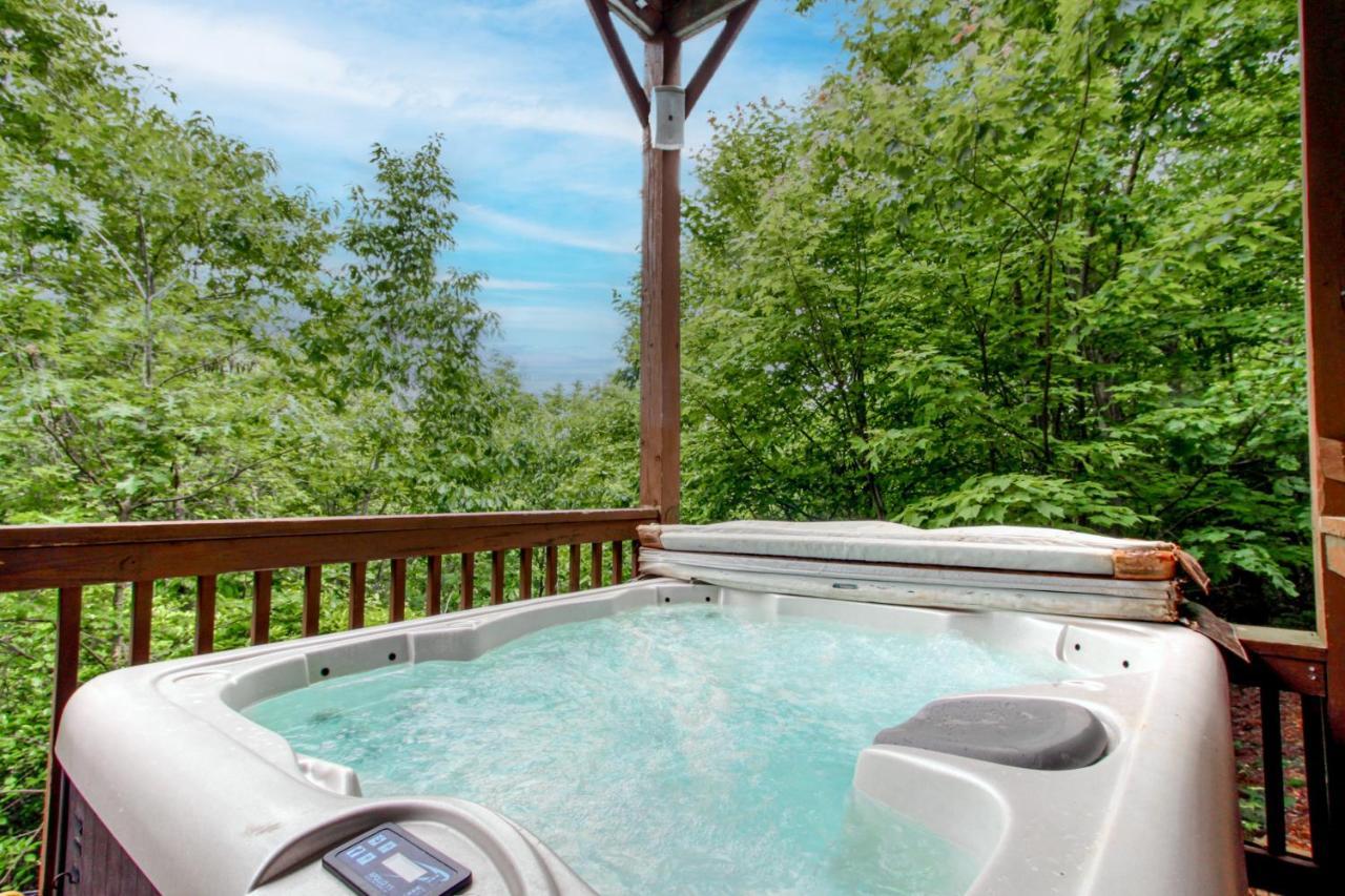 Red Roof Retreat Villa Cleveland Exterior photo
